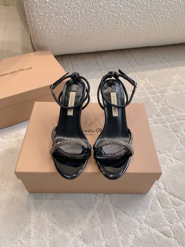 出厂价P Casadei 新款水钻绕带高跟凉鞋 原版定制闪耀水钻 精致优雅 上脚妩媚又迷人 仙气十足 内里垫脚羊皮 意大利真皮大底 跟高7Cm 9.5Cm 尺码