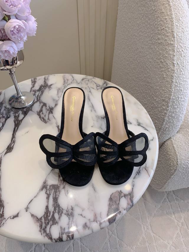 出厂价P Gianvitor Ross*新款蝴蝶网纱高跟凉拖鞋 别样得设计 上脚超仙超美 灵动优雅 为整体造型增添一抹浪漫与梦幻 鞋面羊京高密度网纱 内里垫脚混