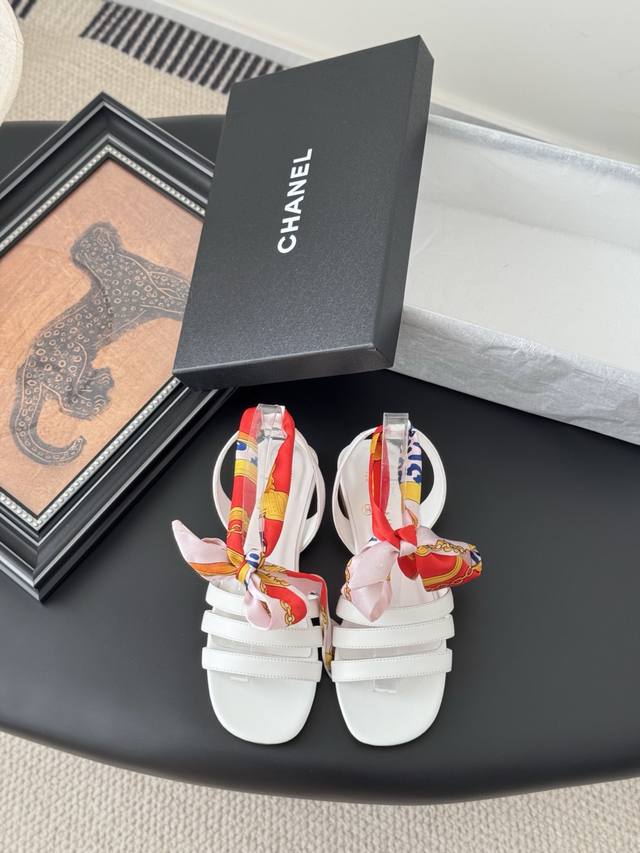 Chanel25K早春系列丝带凉鞋 新款抢先发售 鞋面牛皮 内里垫脚羊皮 真皮大底 Size:35-39 其它码数定做