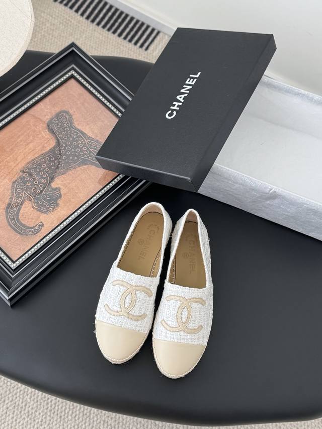 新色上新 新版本Chanel 渔夫鞋 重磅来袭配送全套顶级包装 我家的渔夫鞋质量不多介绍了哈，拿过的都知道！原版定制的鞋面，并且我家的大底是原版半透明大底，不透