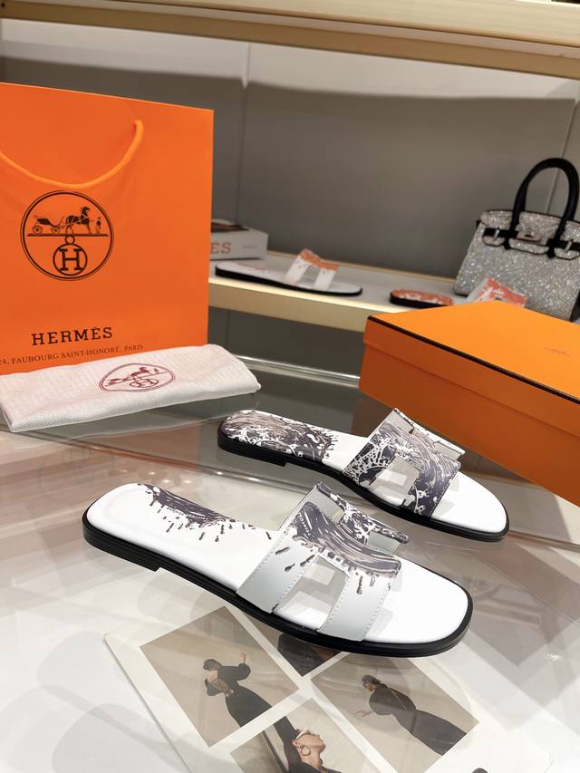 2025新款， 高端中底全牛皮全包印花工艺 全新改版 HermèS 包装升级，版型做工材料升级。 Hermes市场最高版本纯手工鞋 顶级产品爱马仕拖鞋 新款高端