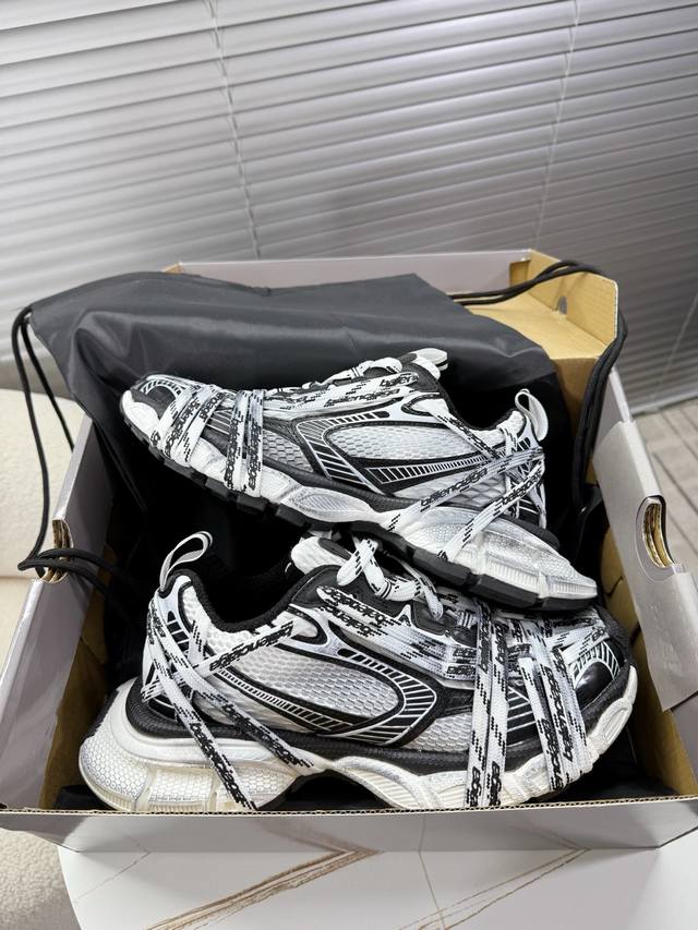 Balenciaga 巴黎世家 蜘蛛侠情侣款老爹鞋 全新升级款3Xl系列传承与经典：以标志性Balenciaga廓形抽象大底，碰撞出前卫时尚模范新创意 独家私模