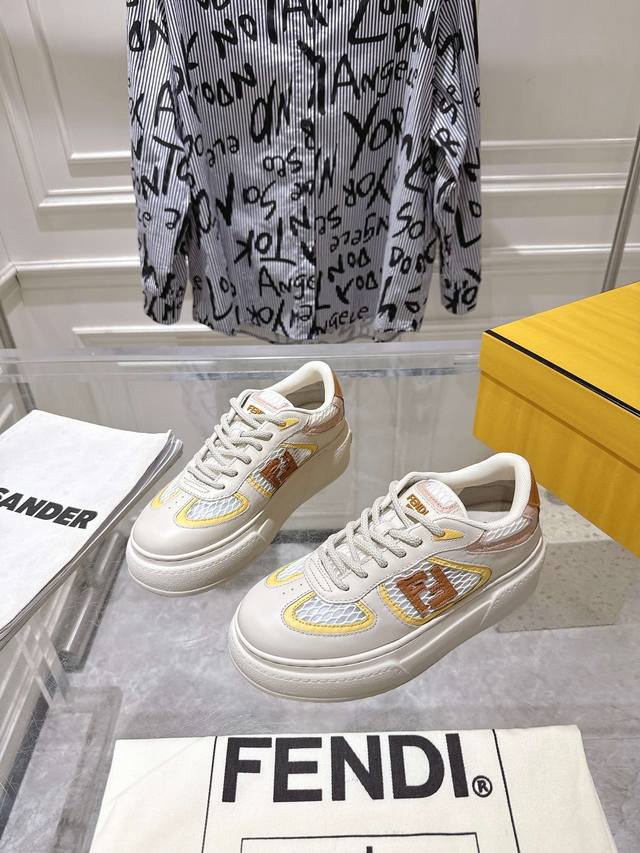 出厂 顶级版本Fendi Match 2660新款厚底运动板鞋 ，由Kim Jones倾情打造的一款运动鞋，采用皮革和反绒皮制成完美再现复古风格，整体鞋型设计简