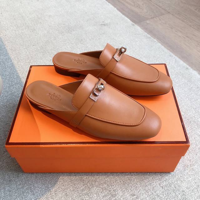 Hermes... A Eclair 2025新色+爆款系列 版型超正，有一定厚度增高显腿长！透体透气 舒适的小牛皮 春夏拼色兼具颜值舒适度的单品！ 渠道货源