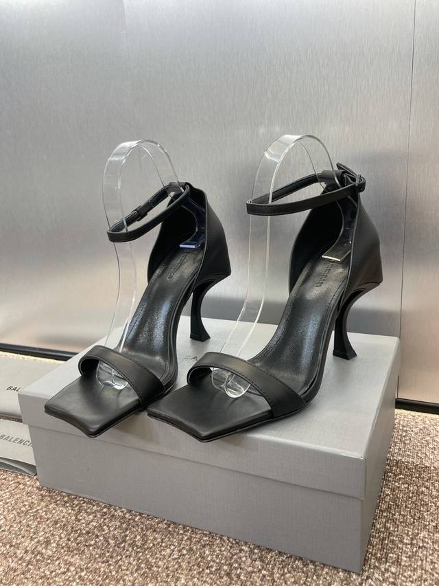 工厂P价P Balenciaga 2025春夏新款方头高跟女鞋 巴黎世家异形跟气质马鞍带露趾凉鞋 材质:鞋面定制进口小牛皮+混种羊皮里+意大利真皮大底 跟高:8