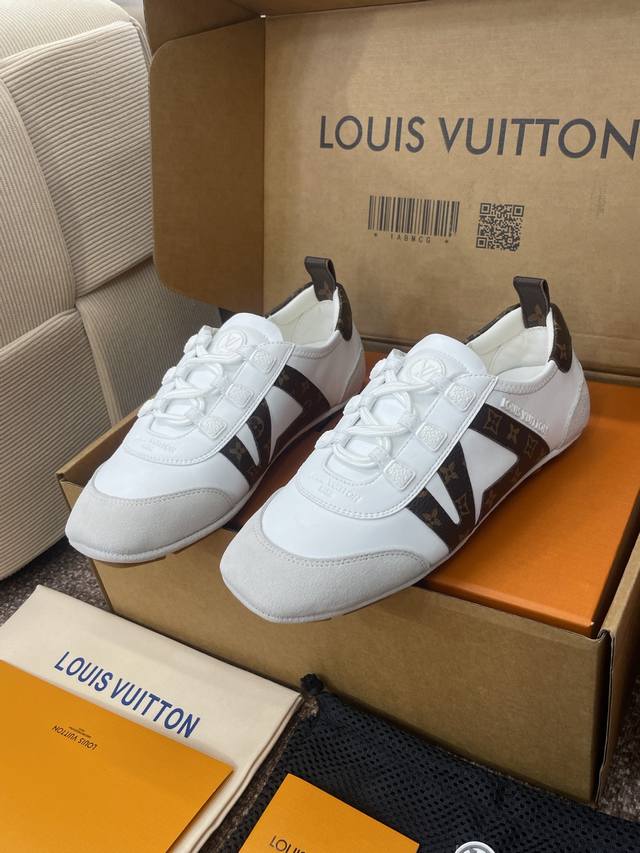 工厂P价P Louis Vuitton 2025春夏走秀高定系列新款Sneakerina 果冻色系带休闲运动女跑鞋 Lv 字母Logo平底拼色阿甘德训鞋 材质：