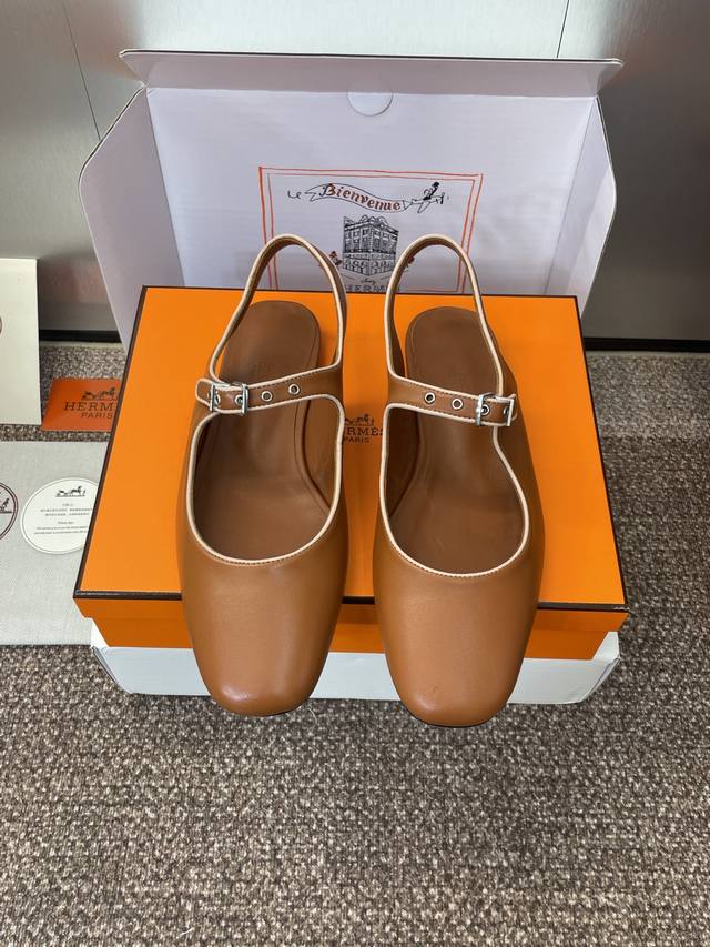 工厂P价P 莞产 顶级代购级 爱马仕 Hermes 2025春夏新款 Kleo拼色女鞋 H家五金皮带扣平底圆头后空凉鞋 材质：鞋面进口小牛皮 +水染羊皮水里+意