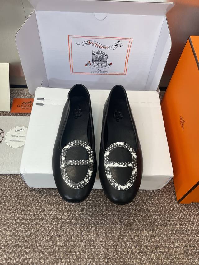 工厂P价P 莞货 代购级 爱马仕 Hermes 2025春夏新款拼色芭蕾舞娃娃女鞋 H家平底圆头一脚蹬玛丽珍乐福单鞋 材质：进口小牛皮 珍稀蟒蛇皮+水染羊皮水里