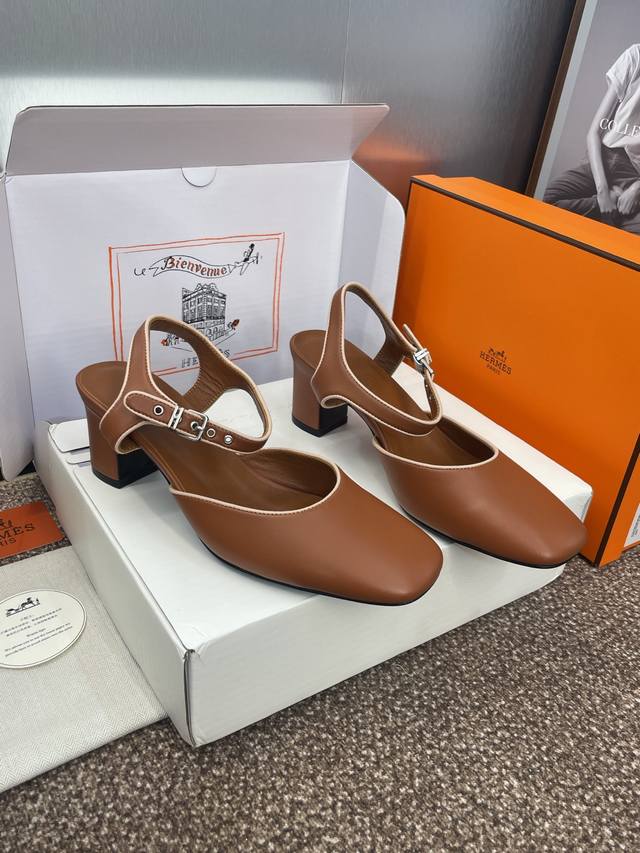 工厂P价P 莞产 顶级代购级 爱马仕 Hermes 2025春夏新款 Kleo拼色女鞋 H家五金皮带扣粗跟圆头后空凉鞋 材质：鞋面进口小牛皮 +水染羊皮水里+意