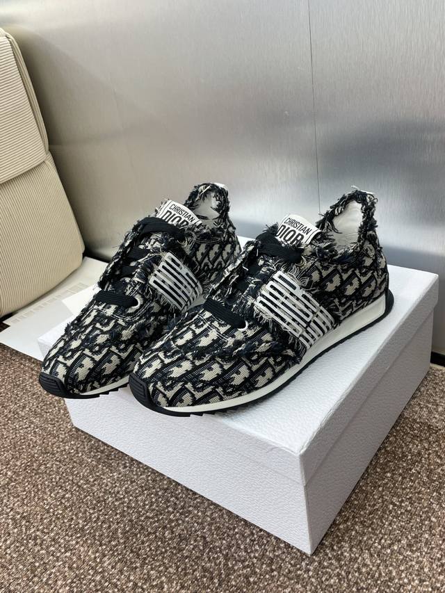 工厂P价P Dior 迪奥 2025春夏走秀新款 D-Sketch系列运动女鞋 明星同款厚底系带休闲阿甘跑鞋 Cd字母Logo拼色复古老爹鞋 市面顶级高端版本
