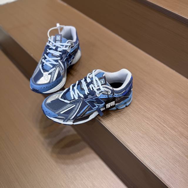 New Balance 纯原1906系列 休闲鞋 #采用轻质牛剖革拼接透气网眼衬垫织物鞋面材质 T-Beam大底提供足步弓支撑，保持步态稳定 后跟搭载外露缓震胶