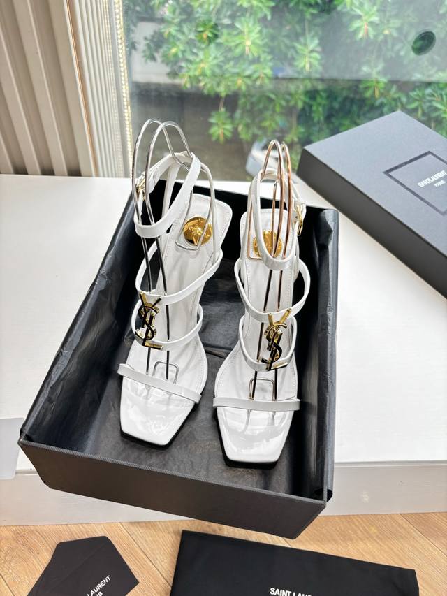 G688所见即所得顶级品质Saint Laurent 圣罗兰Lee金属钻链条尖头高跟鞋Ysl姐姐的美丽尤物高跟鞋 又是人间圣罗兰 Rose同款的高跟鞋化很好修饰