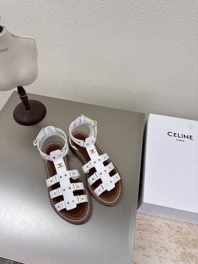 Celine赛琳复古罗马凉鞋 白色 法国高级时装品牌 潮流搭配单品 原版一致打蜡牛皮 原版1:1原版购入开发 一致同色 复古罗马凉鞋 大爱 这鞋子也太美了 一眼