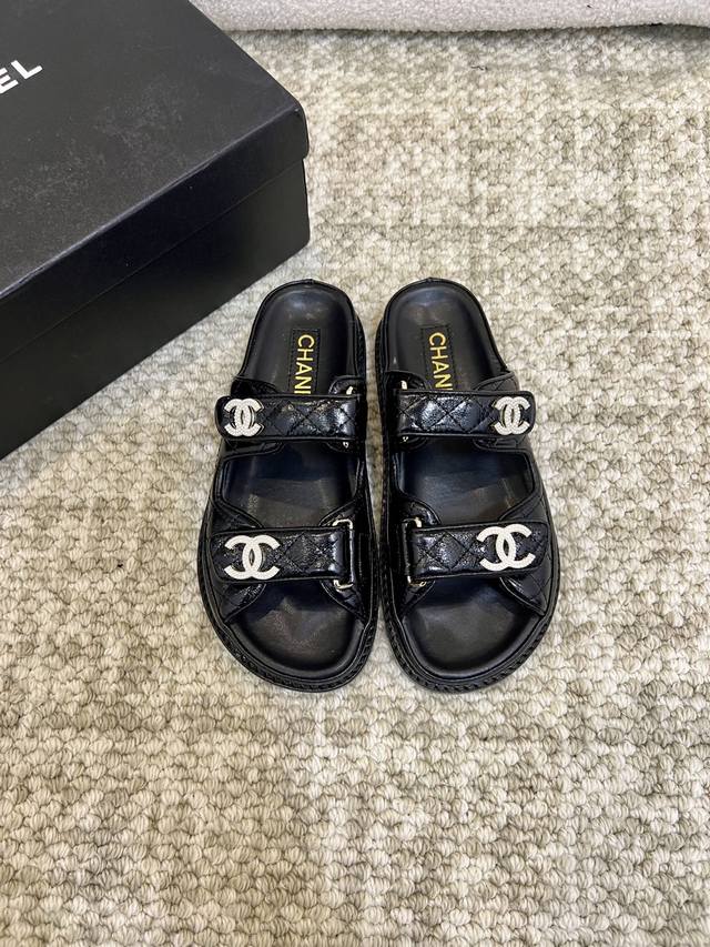 顶级版本 Chanel 香儿2025新款魔术贴沙滩凉鞋 原版11重工打造，Zp鞋楦复刻经典360的完美视觉原版定制顶级进口材料！ 材料：油腊牛皮 内里：羊皮 真
