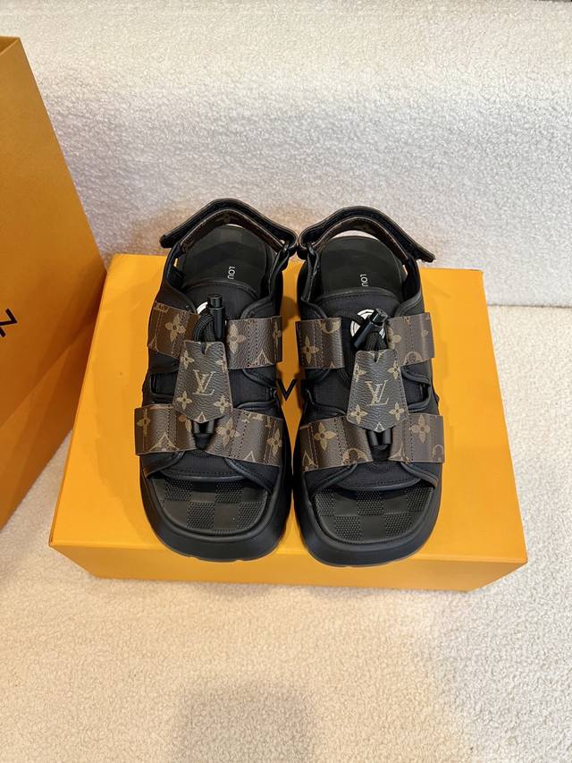 Louis *Uitton Lv欧美风时尚厚底凉鞋 最新款路易威登传统春夏新品 专柜主打最新款系列 硬货上新 代购级别！高级感十足！国内外博主刷爆的一款 复古又