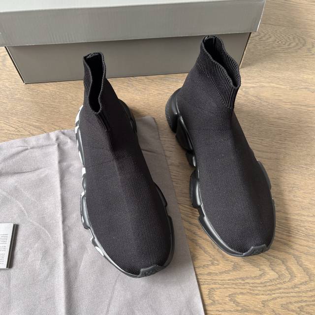顶级Balenciaga巴黎世家毛线飞织靴 升级版推出Speed 2.0 版本全新袜子鞋原厂货 绝非通版 袜子部分可以把脚背和脚踝完全包裹起来， 鞋面是原版飞织