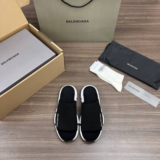 顶级Balenciaga巴黎世家 Speed 2.0 圆头 露趾时尚凉拖 黑白色 男女同款！ Speed 2.0 大底采用You 材质发泡注塑成型 组合飞织网面