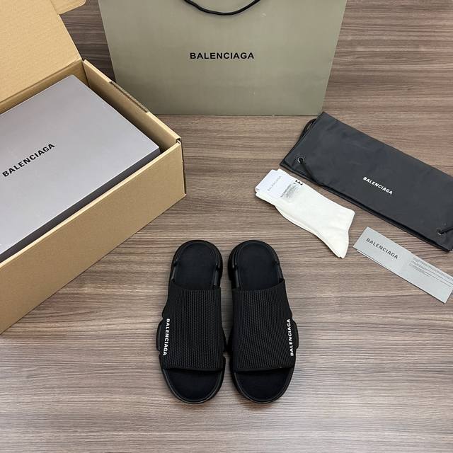顶级Balenciaga巴黎世家 Speed 2.0 圆头 露趾时尚凉拖 全黑色 男女同款！ Speed 2.0 大底采用You 材质发泡注塑成型 组合飞织网面