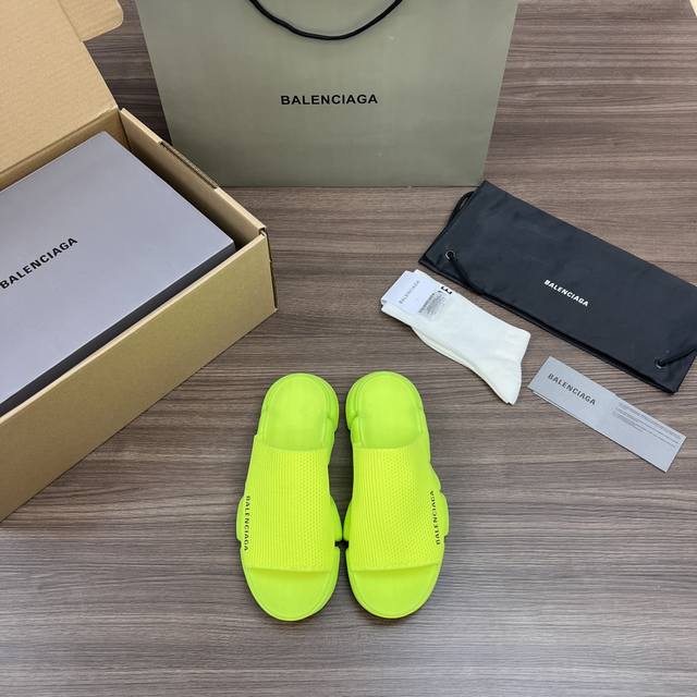 顶级Balenciaga巴黎世家 Speed 2.0 圆头 露趾时尚凉拖 荧光色 男女同款！ Speed 2.0 大底采用You 材质发泡注塑成型 组合飞织网面
