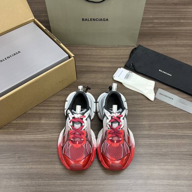 顶级版本 Balenciaga Phantom Sneaker 巴黎世家全新做旧 #3Xl 十代银灰红渐变潮流跑鞋。 在延续 Track Trainer 户外轮