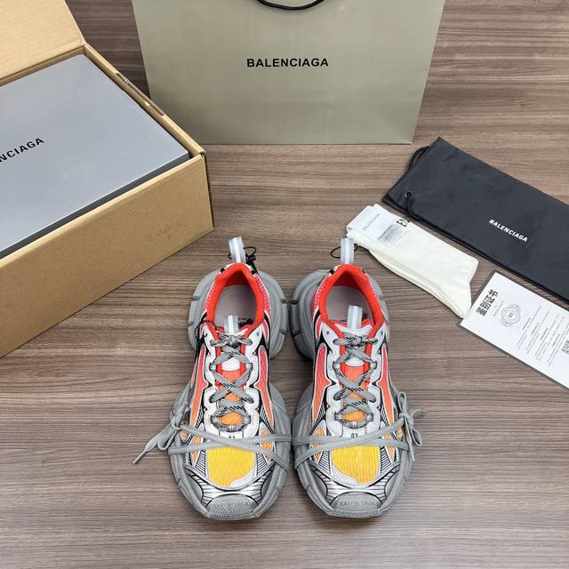 顶级版本 Balenciaga Phantom Sneaker 巴黎世家全新做旧 #3Xl 十代灰彩虹潮流跑鞋。 在延续 Track Trainer 户外轮廓和