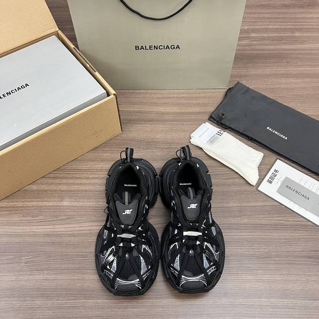 顶级版本Balenciaga巴黎世家 3Xl扣式绑带 圆头系带 低帮 老爹鞋 黑白色 在延续 Track Trainer 户外轮廓和复杂鞋面结构的同时，新版本在