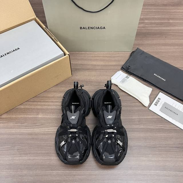 顶级版本Balenciaga巴黎世家 3Xl扣式绑带 圆头系带 低帮 老爹鞋 全黑色在延续 Track Trainer 户外轮廓和复杂鞋面结构的同时，新版本在后