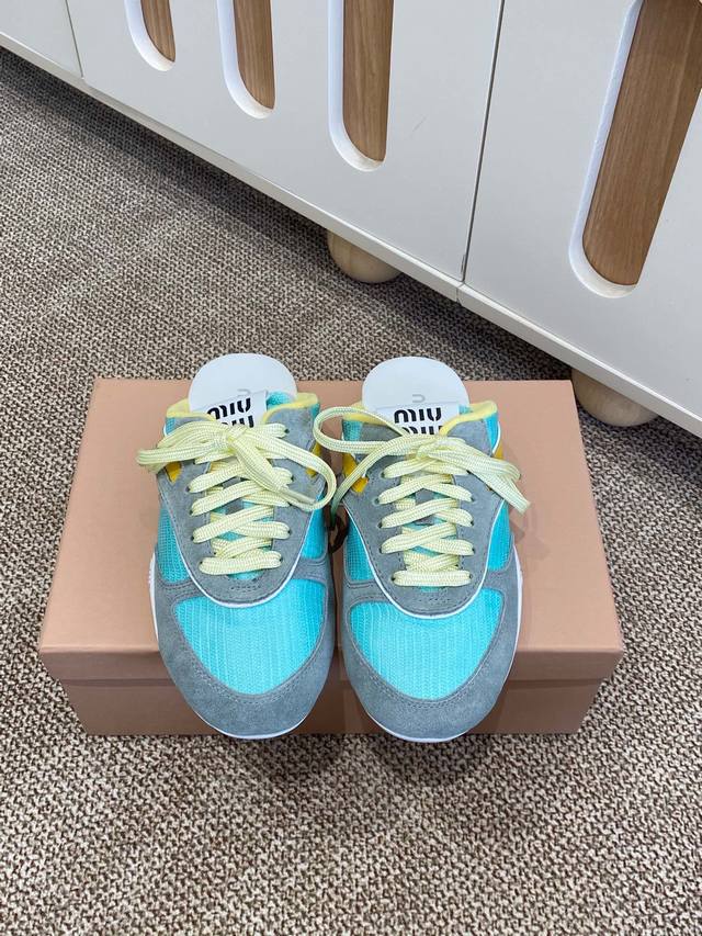 半拖 Miu Mi* 春夏新品 代购级别 我是细节控 面料对版Zp单薄清透 区别于市场不对版厚面料 皮料对版Zp轻微擦旧 随性而为 复古时髦 百搭舒适 新爆款来