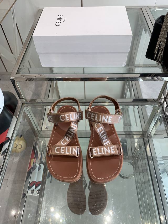 Celine思琳 经典凯旋门春最新爆款沙滩凉鞋夏天搭配袜子 简直绝绝子 复古的点上带上了满分时髦感颜值原版购入开发 依旧最高输出 还原原版定制复古感 面料 Lo