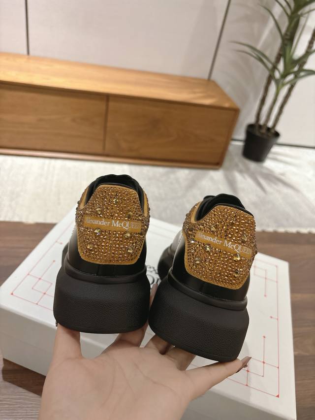 新款 钻尾 羊皮里 女 男 码数34-40 新款 钻尾 牛皮里 女 男 码数38-44 麦昆高品质顶级版Alexander Mcqueen 经典明星爆款百搭小白
