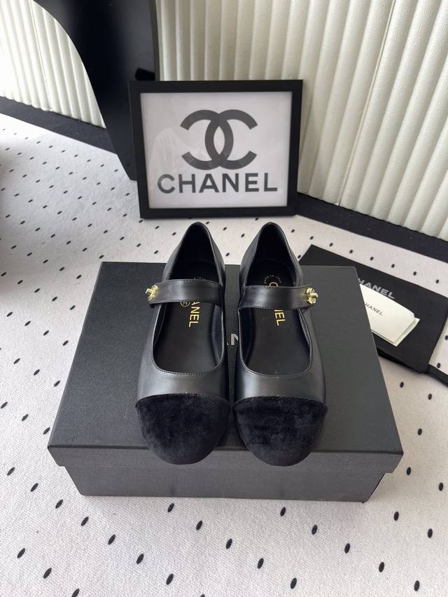 Chanel新款玛丽珍单鞋 高版本出货 经典拼色让人一眼难望 百搭休闲时髦 原版进口牛漆皮 羊皮鞋面 羊皮垫脚 意大利真皮大底 Size:35-40