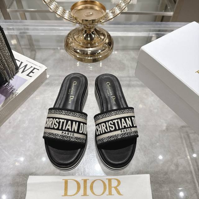 出厂凉鞋 拖鞋 新色 Dior 迪奥 25春夏新款 Ivieta Dway 松糕厚底凉鞋Cd字母Logo立体刺绣厚底圆头露趾拖鞋 原版开发市面顶级版本，脚感柔软