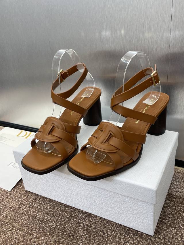 工厂P价P 迪奥 Dior 2025 春夏新款 D-Club果冻色镂空叠层交叉带高跟女鞋 Cd字母Logo粗跟方头脚环绑带露趾凉鞋 原版开模 市面顶级版本 材质