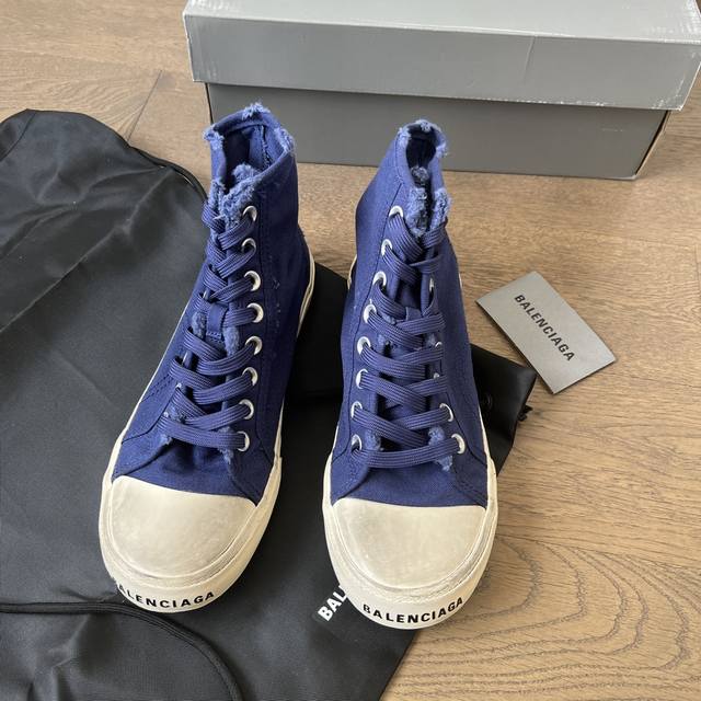 顶级Balenciaga巴黎世家22夏季新品Paris磨损做旧效果休闲高帮帆蓝色布鞋 8孔绑带鞋面背面浮印尺码鞋头边缘印有Balenciaga品牌标识大盒从里到
