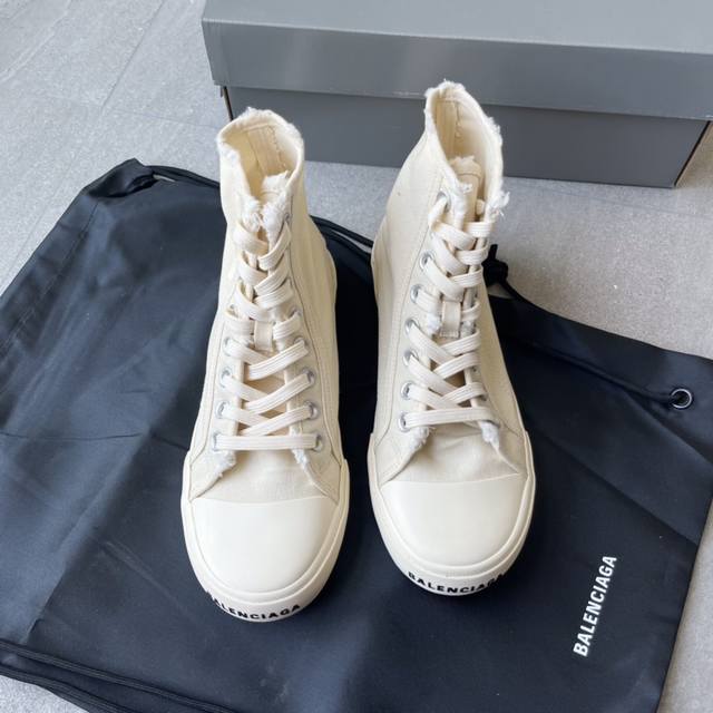 顶级Balenciaga巴黎世家22夏季新品Paris磨损做旧效果休闲高帮米白帆布鞋 8孔绑带鞋面背面浮印尺码鞋头边缘印有Balenciaga品牌标识大盒从里到