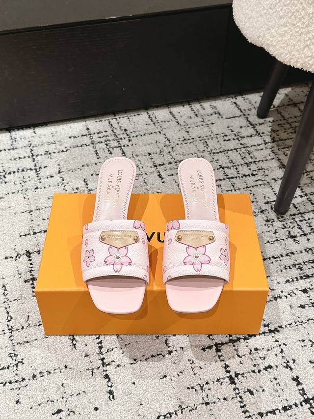 村上隆 Takashi Murakami X Louis Vuitton Lily 樱桃系列 露趾套脚 一字拖鞋 很难不怀疑是不是借鉴了唐朝的唐三彩作为基础，创