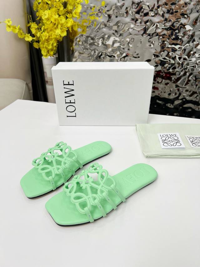 罗意威Loewe2025Ss夏季限定镂空拖鞋，真的太好穿了！！！真的强烈推荐给各小仙女。 像胶底 。真皮底 。35-43