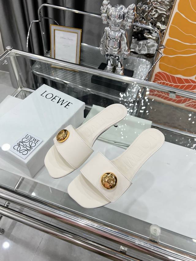 罗意威新款的拖鞋35-43。像胶底 。真皮底