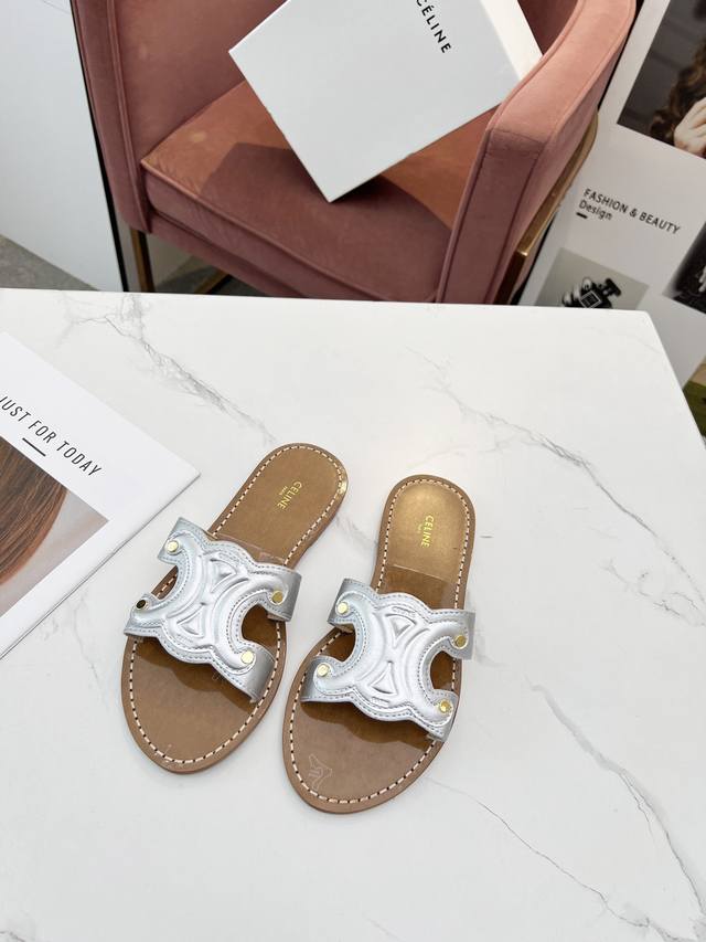 真皮底 橡胶底 Celine 赛琳 春夏新品夹趾鞋鞋面采用小牛皮加经典压花Logo油边工艺，质感非凡上脚超级好看 颜色：黑色，白色，棕色，红色，银色 内里：羊皮