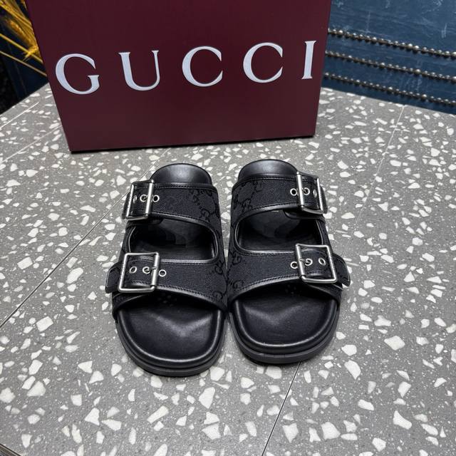 Gucci 古驰 双G扣设计很耐看 可调节大小 五金扣原版开模电镀不易褪色 ①面料：原版定制材质 ②内里：羊皮 ③大底：原版开模定制大底 ④Size：35-42