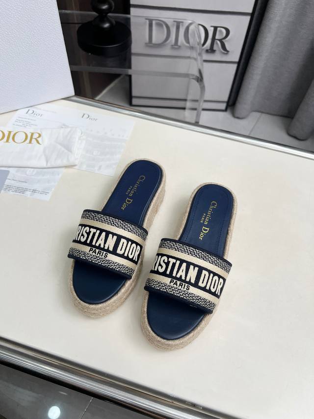 Dior 迪奥 春夏新款 Ivieta Dway 果冻色平底一字拖拼色女鞋 Cd字母Logo立体刺绣厚底圆头露趾拖鞋 原版开发市面顶级版本，脚感柔软细腻，舒适度