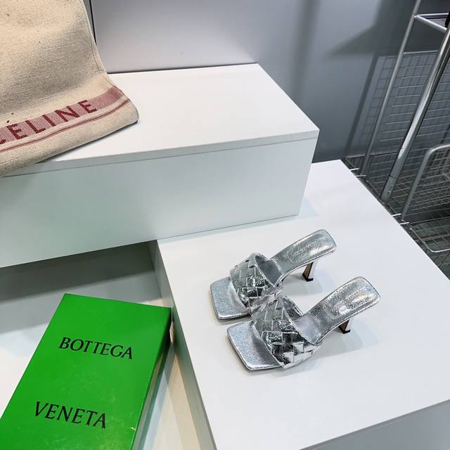 高品质出厂 ！顶级品质Bottega Veneta葆蝶家25春夏新款Bv Blink编织简易方头高跟拖鞋系列！重工全真皮手工编织！ 简直Bv最新天花板啦 百搭春