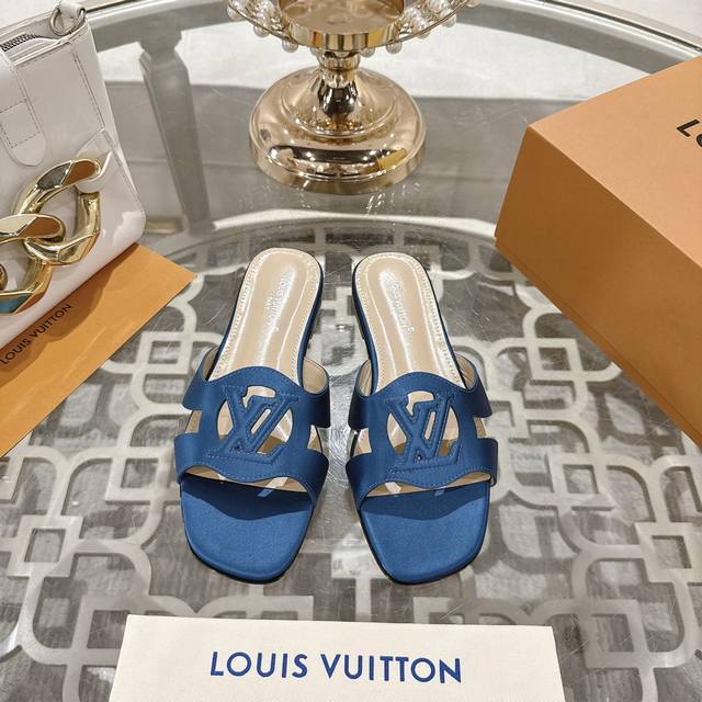 Lv 路易威登 25 2025春夏新款 顶级版本 专柜主打最新款 V形方跟镂空拖鞋 硬货上新 Bs代购级别！高级感十足！国内外博主刷爆的一款，复古又时髦 上脚美