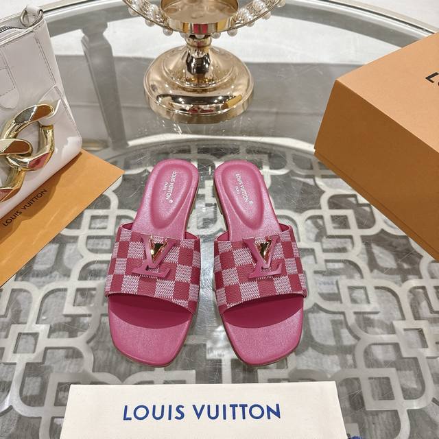 Lv 路易威登 25 2025春夏新款 顶级版本 专柜主打最新款 格子压花拖鞋 硬货上新 Bs代购级别！高级感十足！国内外博主刷爆的一款，复古又时髦 上脚美炸了