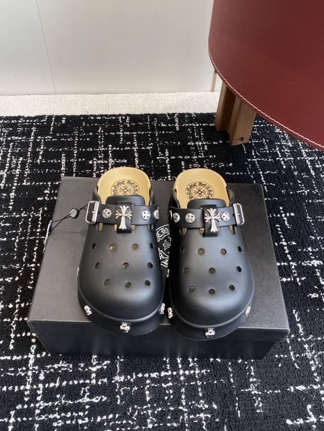 代购级 Chrome Hearts 克罗心 25Ss 新款 洞洞 包头拖 代购找很久才买到货，真的一鞋难求，真的超级好看，姐妹们给我冲 Size：35-40 4