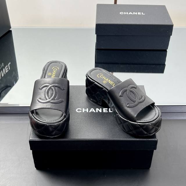 工厂P价 顶级品质！实物拍摄太美啦Chanel新款编织厚底拖鞋坡跟防水台凉拖鞋 真的太美啦吧！ 香奈儿属于夏天的颜色 仙女必备爆款 太喜欢这双鞋了 Chanel