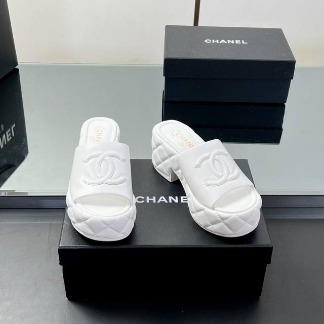 工厂P价 顶级品质！实物拍摄太美啦Chanel新款编织厚底拖鞋坡跟防水台凉拖鞋 真的太美啦吧！ 香奈儿属于夏天的颜色 仙女必备爆款 太喜欢这双鞋了 夏天必须人手