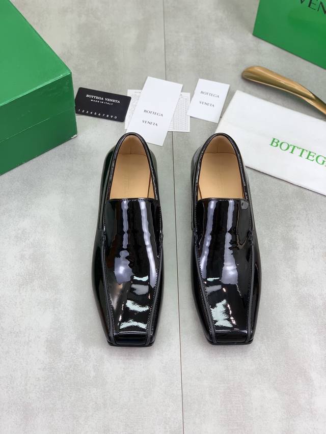 工厂P价P 男款+20 顶级高端版本 代购品质 原版开发 Bottega Veneta2025Ss新品爆款夏季Jim情侣款乐福鞋。Bv新款真皮注塑底抢手大爆款，