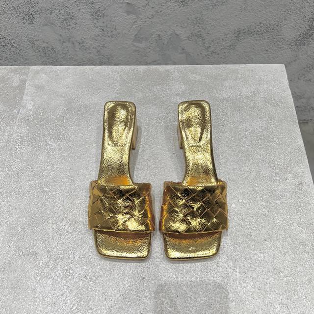 工厂P价P 顶级高端版本 代购品质 原版开发 Bottega Veneta2025Ss新品爆款夏季方头Parco粗跟穆勒凉拖鞋。Bv新款全真皮小结编织装饰抢手粗
