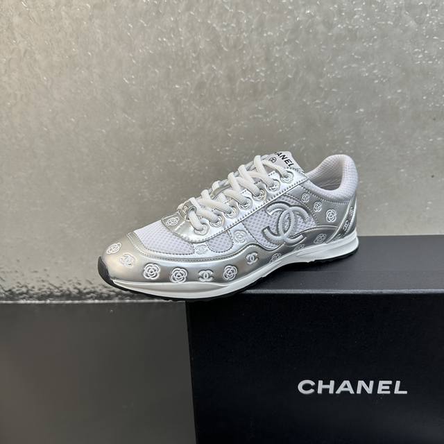 男+10 小香香奈儿Chanel2025Ss新款银角大王二代拼接压花压纹休闲运动鞋 ，经典款又玩出了新花样 新一季的休闲鞋配色都很清新 非常有春天的味道 小香中